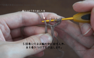 埼玉県所沢市の編み物教室poponnnerが教える動画レッスンの様子。コイル編みのモチーフを編んでいる場面の画像。