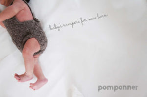 ニューボーンフォトにおすすめの新生児用のロンパースの画像