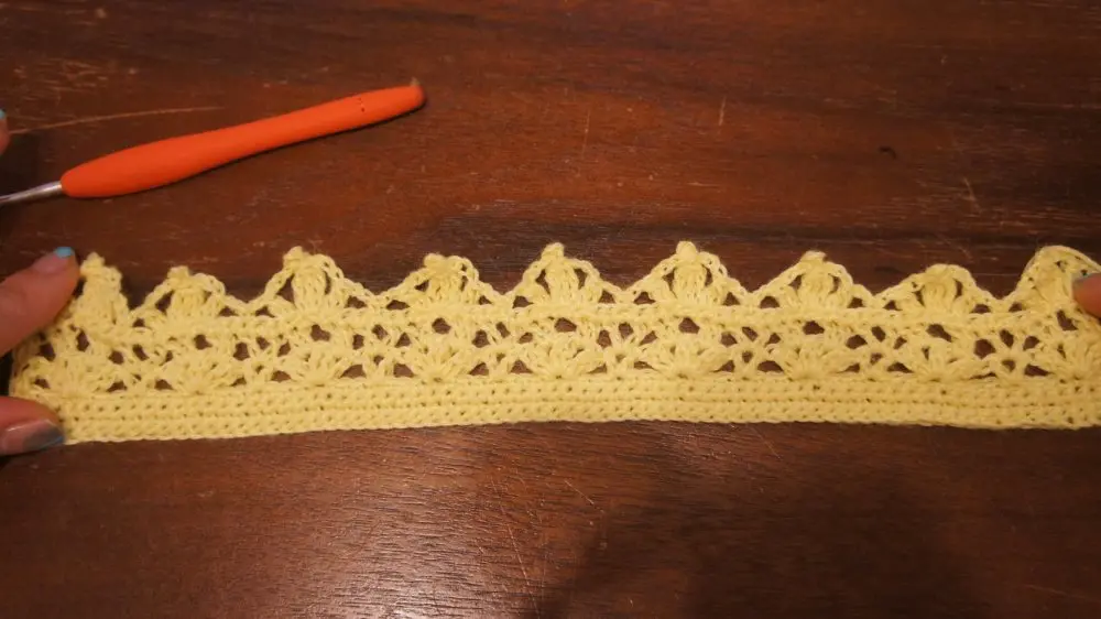 かぎ針編みで作るベビークラウンはニューボーンフォトにおすすめです。